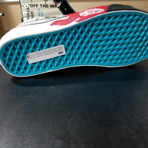 Van's Off the Wall. - Picture 4 of 7